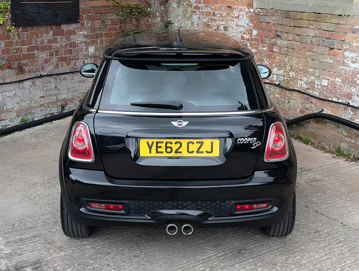 Used 2012 MINI Hatch Bayswater Black - Interior and Exterior details 9