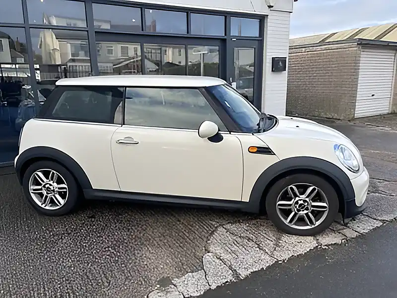 Used 2012 MINI Hatch Chili Pack Pepper White - Interior and Exterior details 2