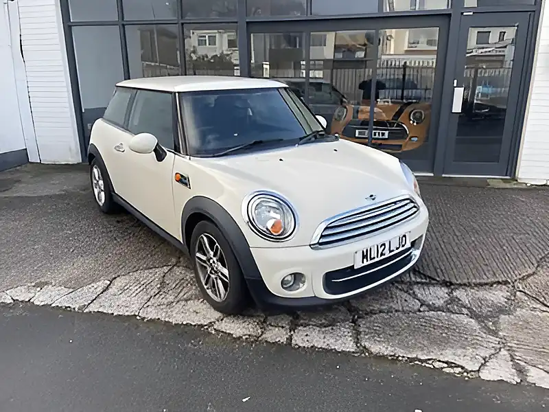Used 2012 MINI Hatch Chili Pack Pepper White - Interior and Exterior details 4