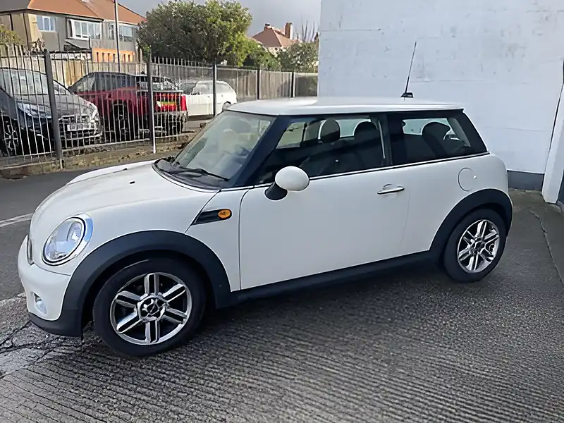 Used 2012 MINI Hatch Chili Pack Pepper White - Interior and Exterior details 7