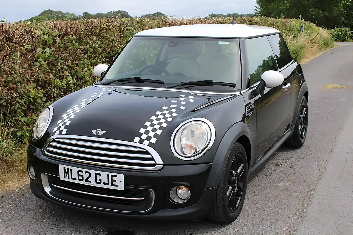 Used 2012 MINI Hatch Cooper Black - Interior and Exterior details 2