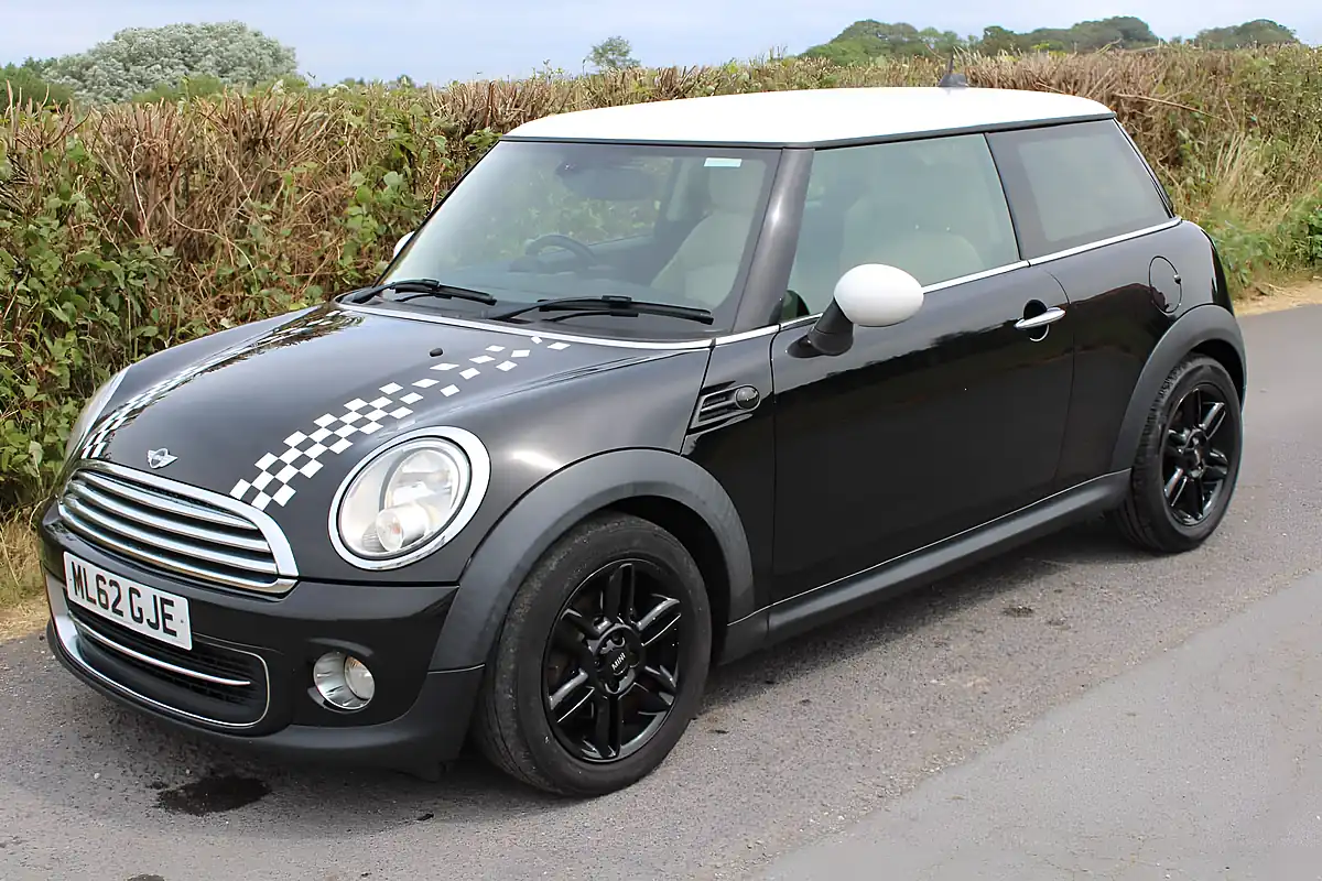 Used 2012 MINI Hatch Cooper Black - Interior and Exterior details 3