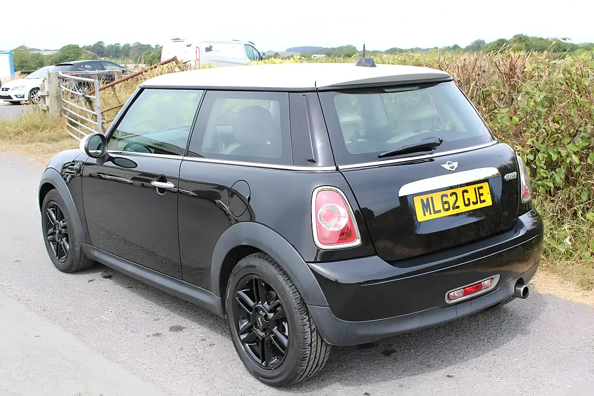 Used 2012 MINI Hatch Cooper Black - Interior and Exterior details 6