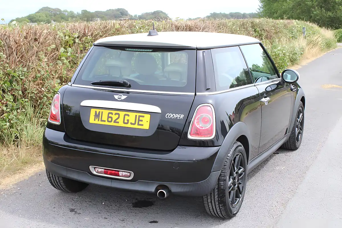 Used 2012 MINI Hatch Cooper Black - Interior and Exterior details 8