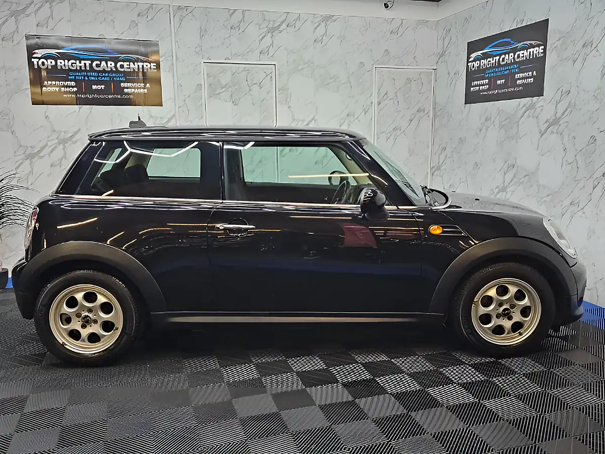 Used 2012 MINI Hatch Cooper Black - Interior and Exterior details 10