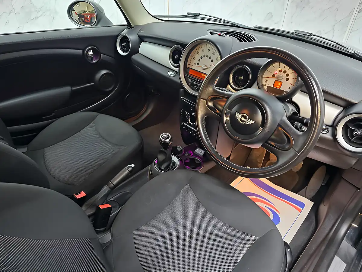 Used 2012 MINI Hatch Cooper Black - Interior and Exterior details 16
