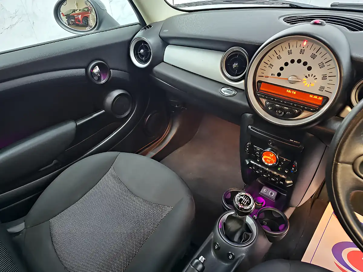 Used 2012 MINI Hatch Cooper Black - Interior and Exterior details 17