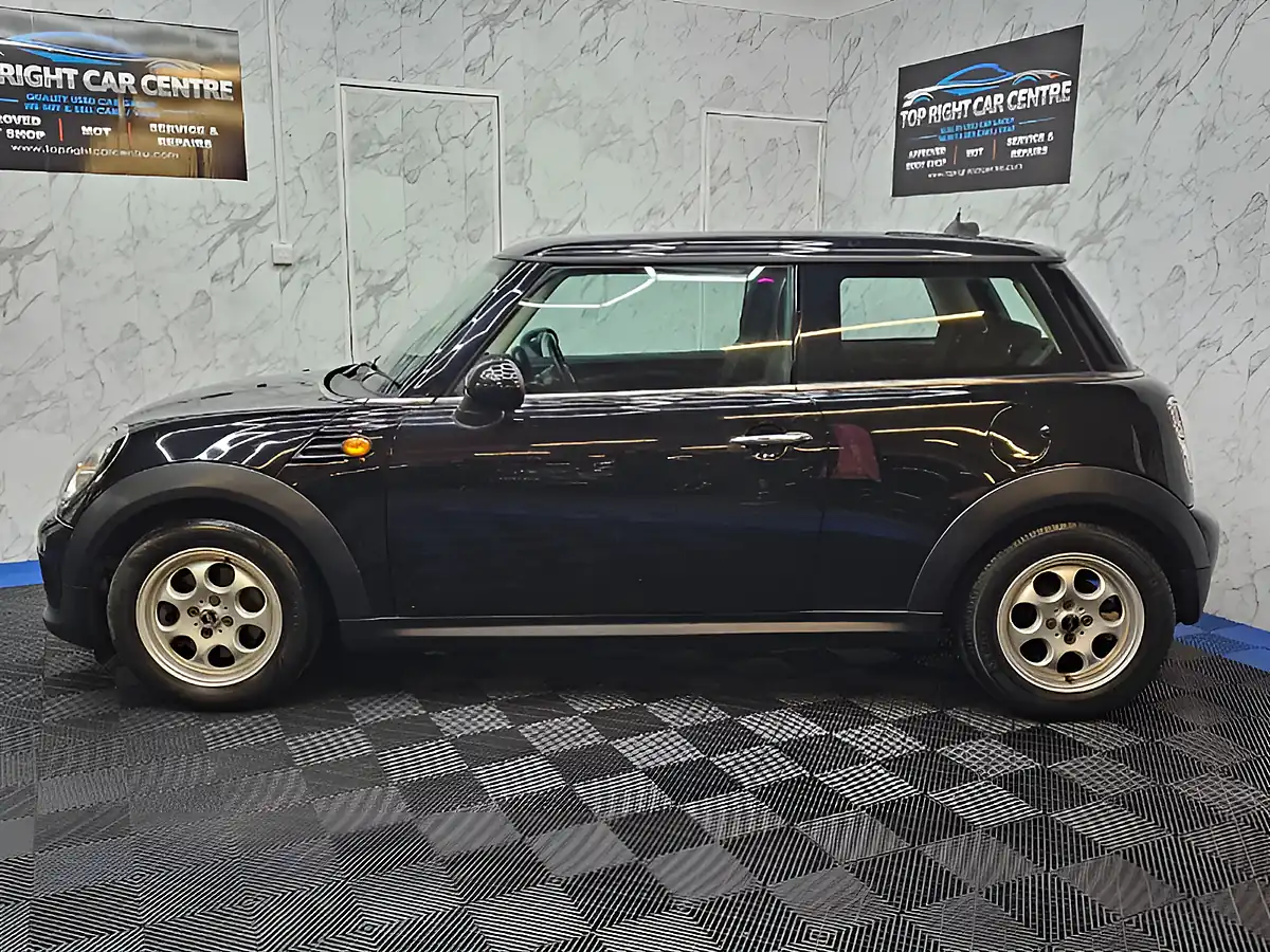 Used 2012 MINI Hatch Cooper Black - Interior and Exterior details 8