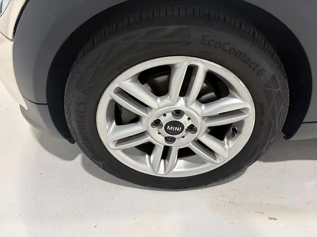 Used 2012 MINI Hatch Cooper White - Interior and Exterior details 10