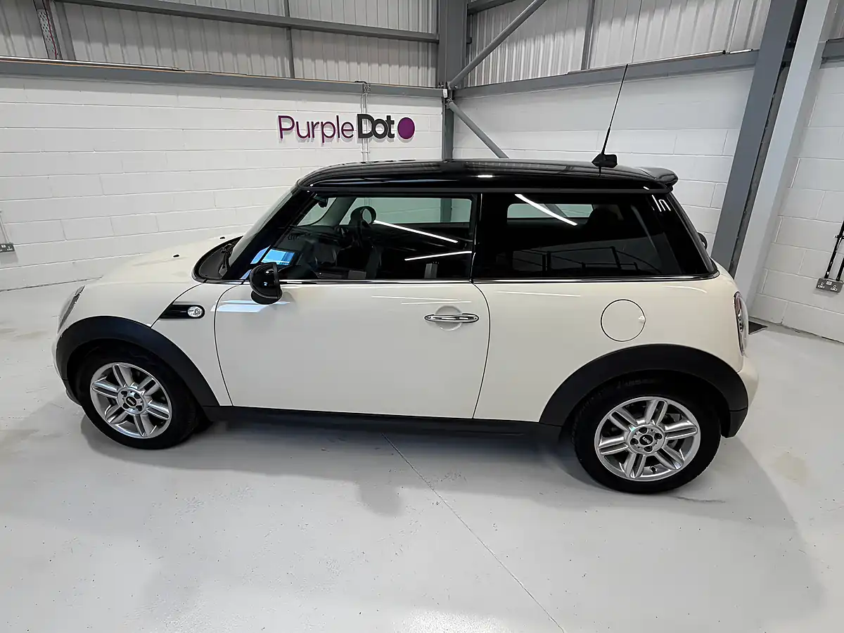 Used 2012 MINI Hatch Cooper White - Interior and Exterior details 2