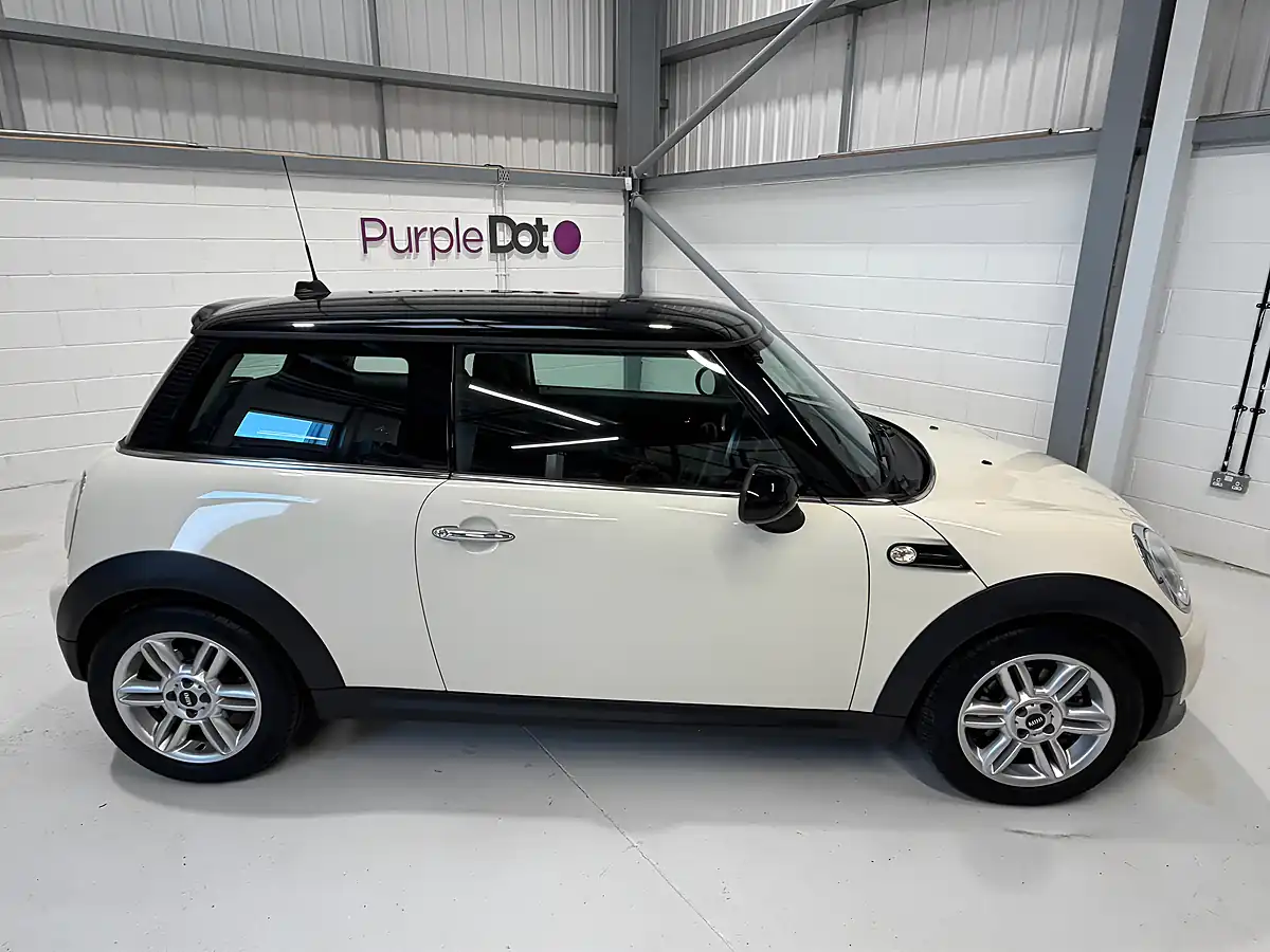 Used 2012 MINI Hatch Cooper White - Interior and Exterior details 4