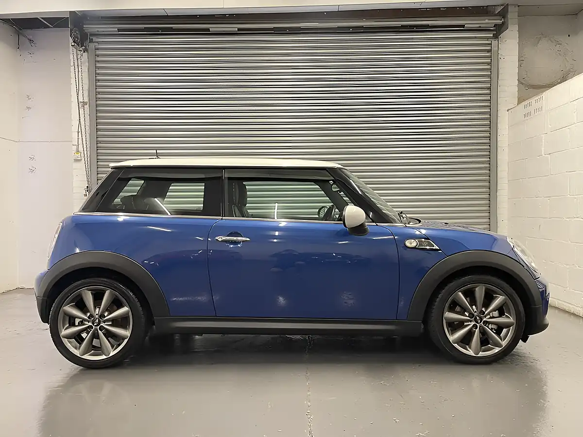 Used 2012 MINI Hatch London 2012 Edition Lightning Blue Metallic - Interior and Exterior details 5