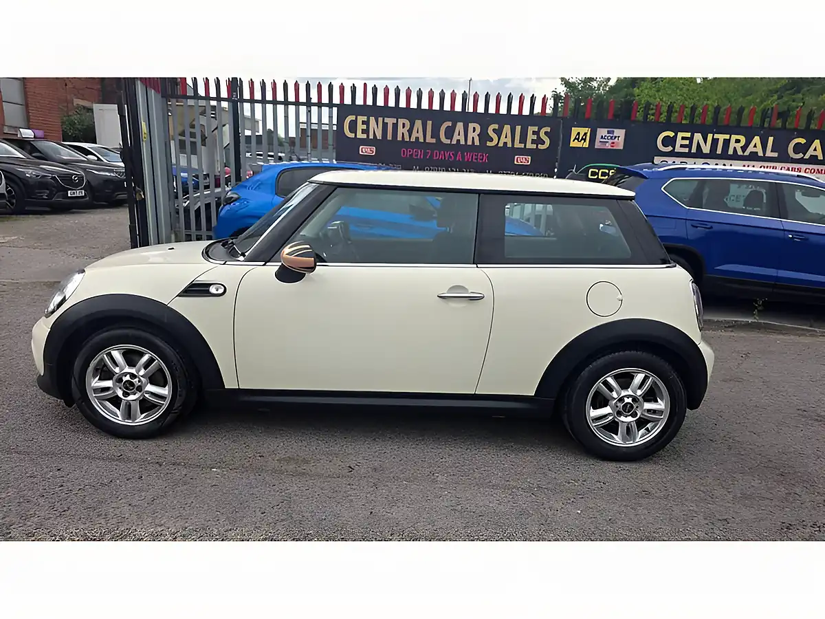 Used 2012 MINI Hatch One D White - Interior and Exterior details 10
