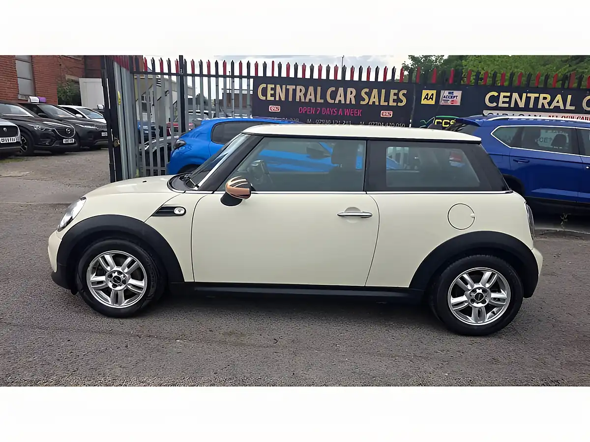 Used 2012 MINI Hatch One D White - Interior and Exterior details 12