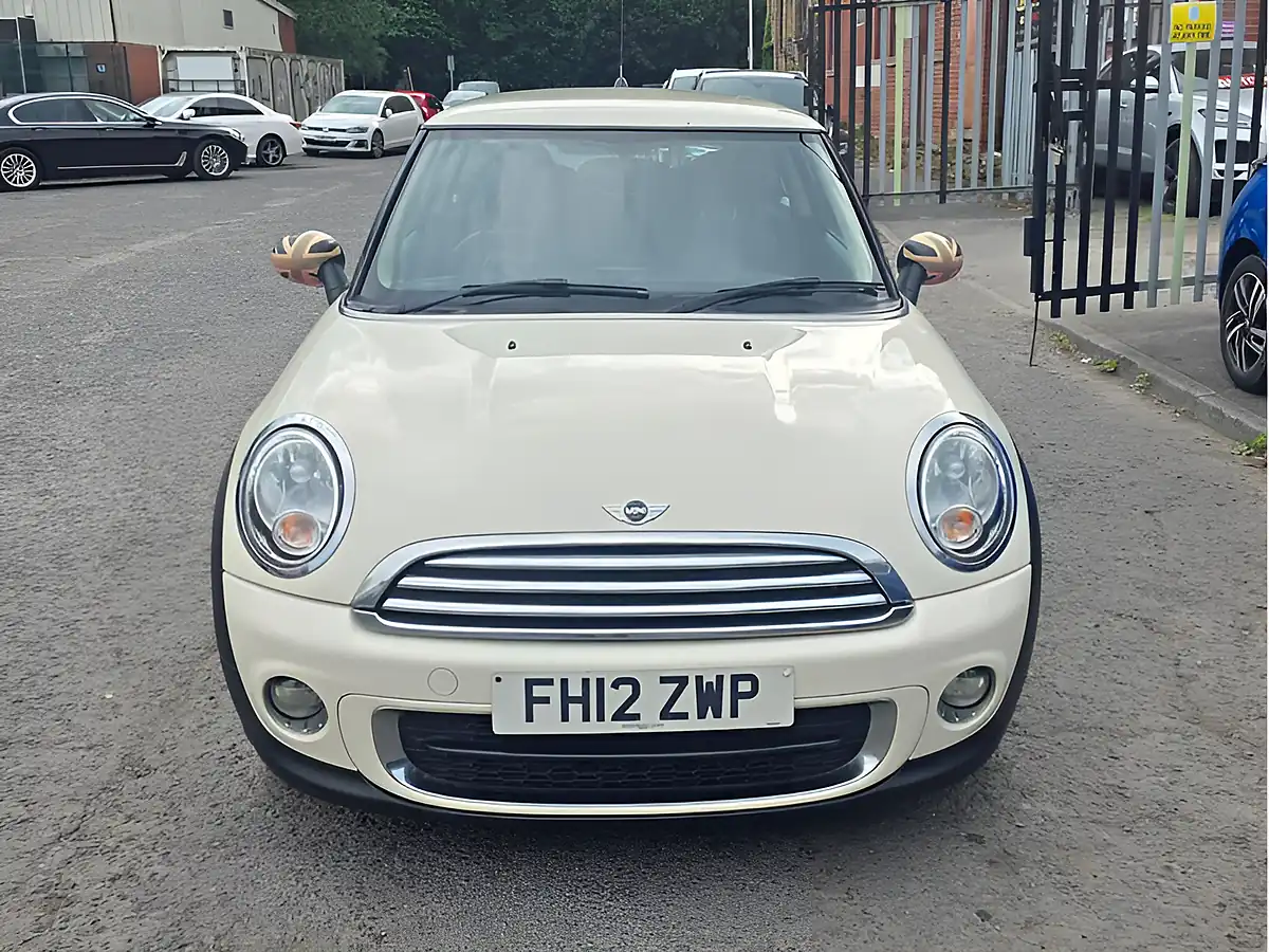 Used 2012 MINI Hatch One D White - Interior and Exterior details 2
