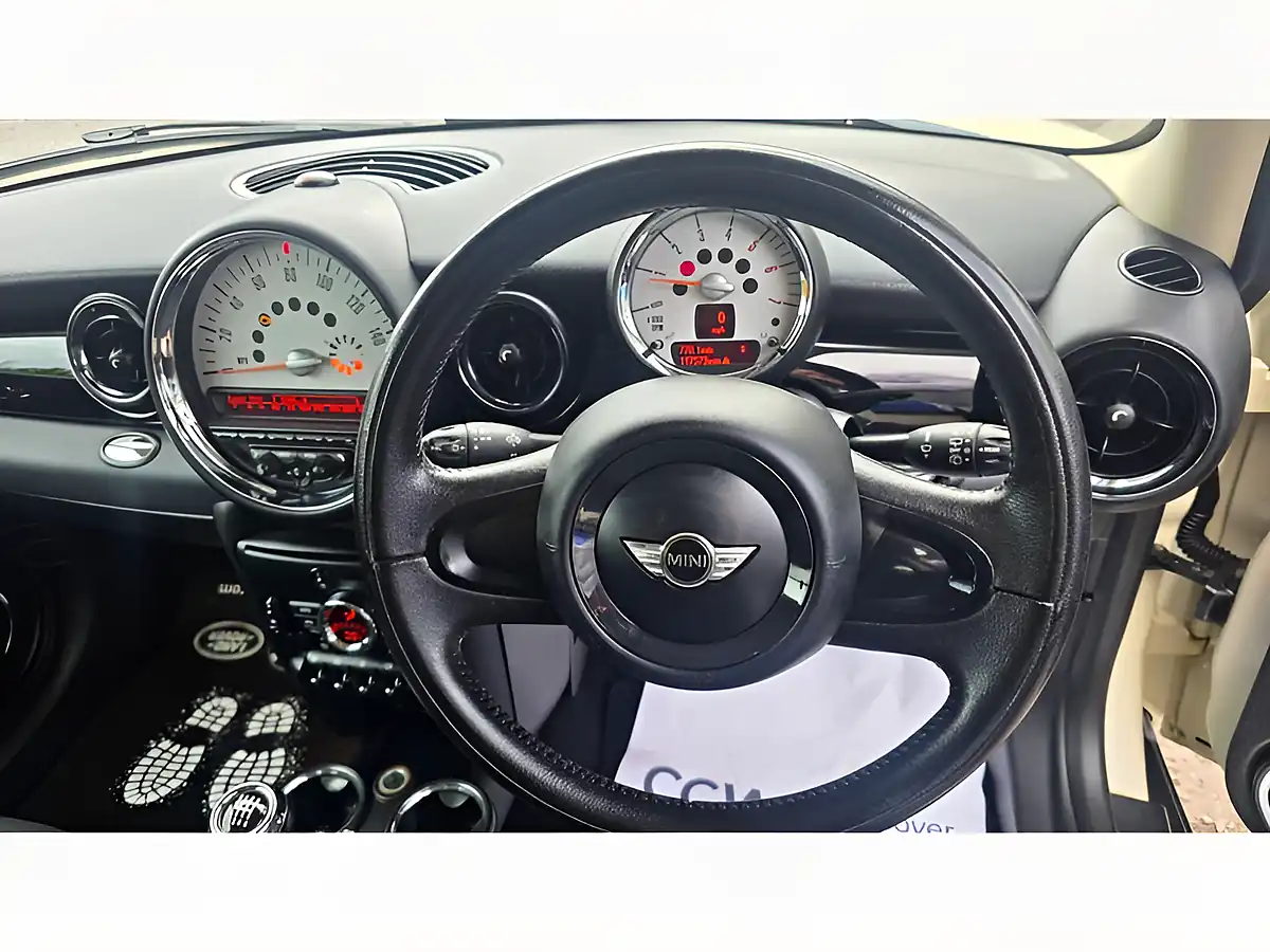 Used 2012 MINI Hatch One D White - Interior and Exterior details 20