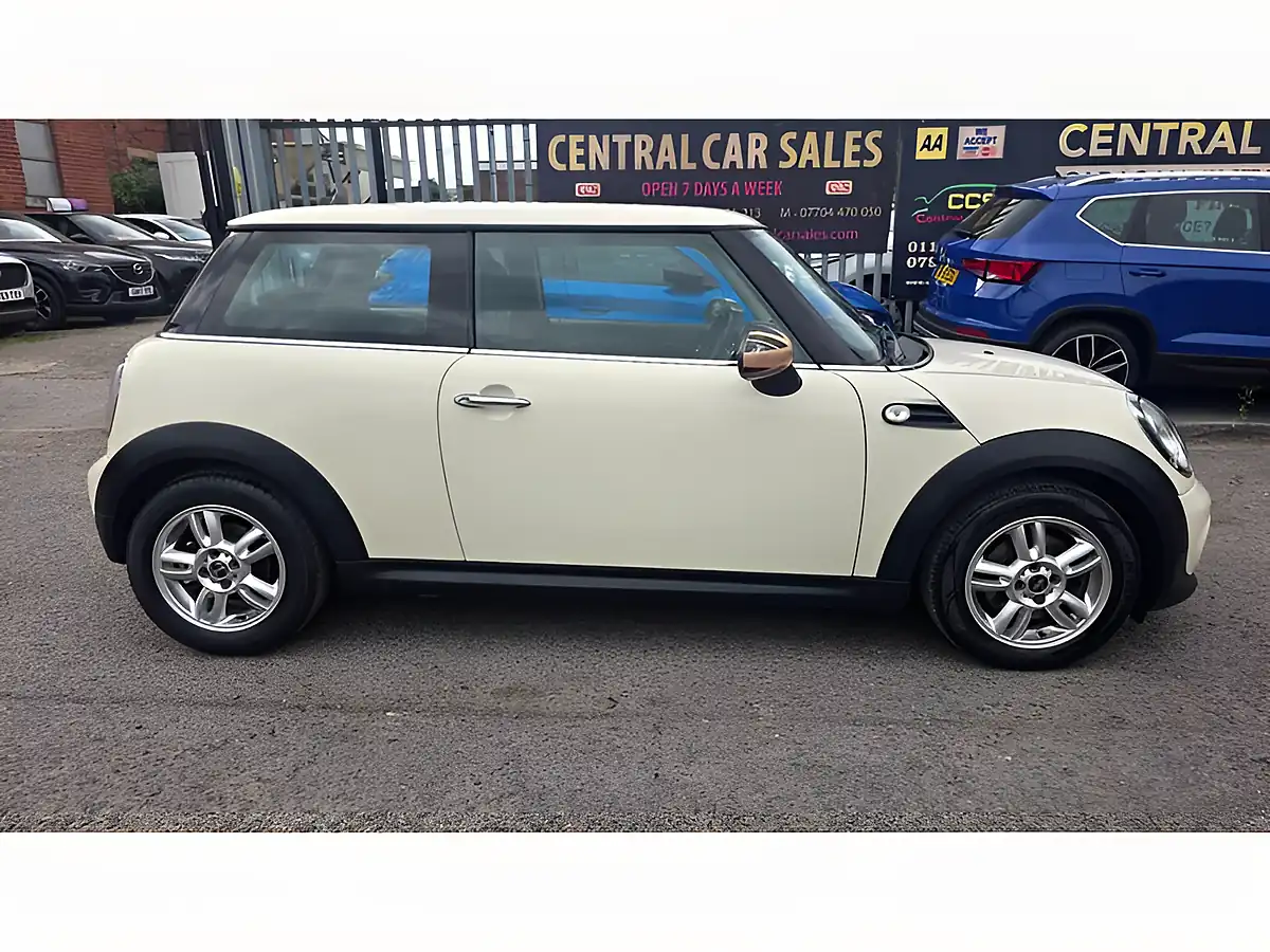 Used 2012 MINI Hatch One D White - Interior and Exterior details 5