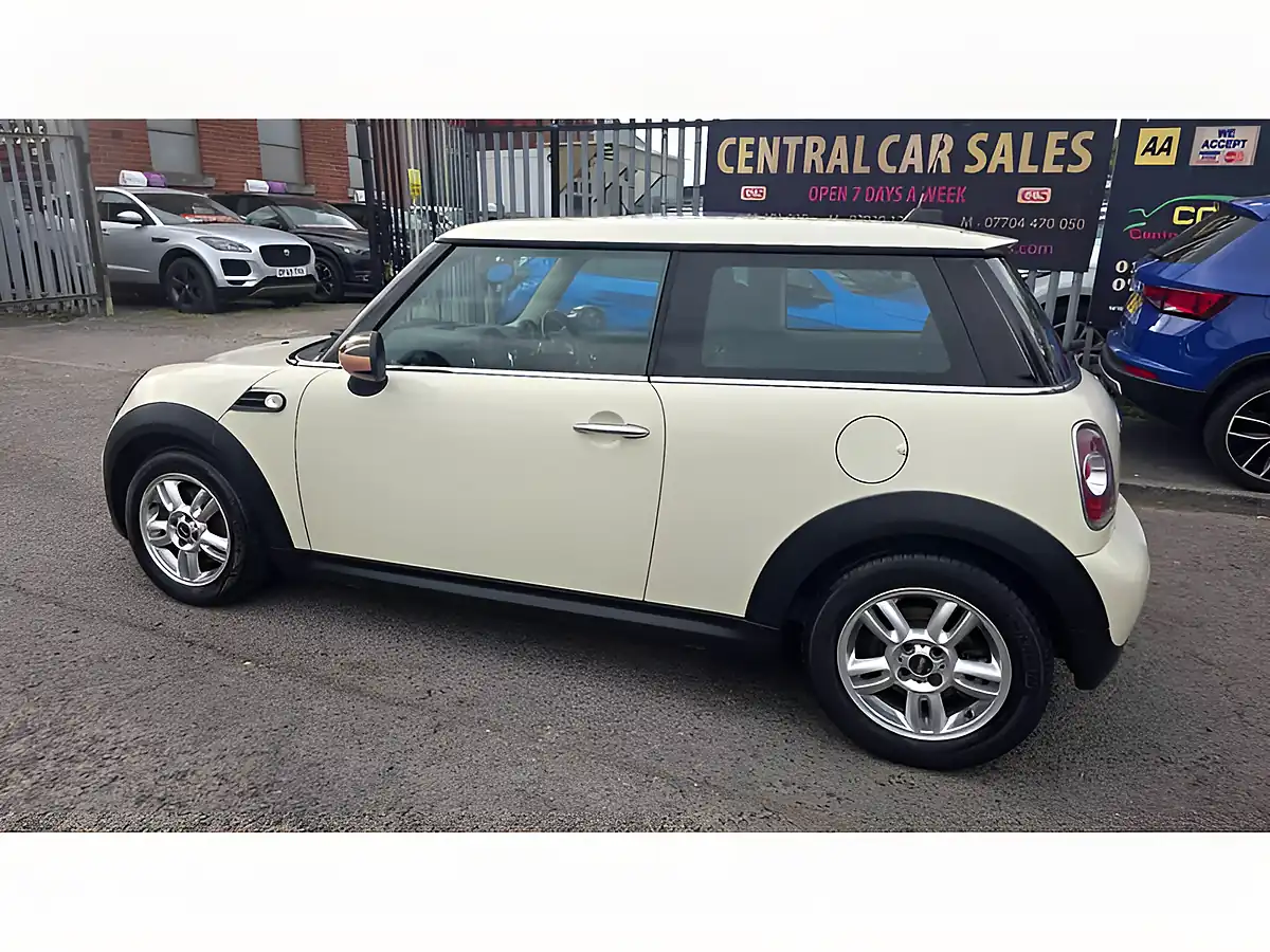 Used 2012 MINI Hatch One D White - Interior and Exterior details 9