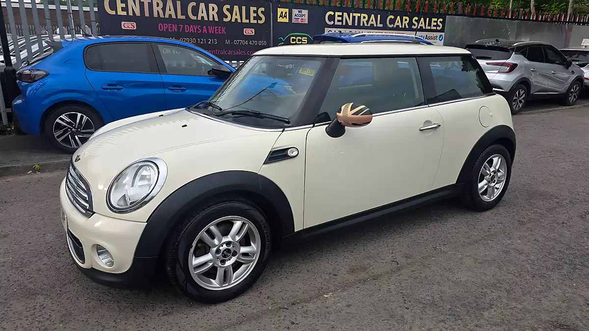 Used 2012 MINI Hatch One D White - Interior and Exterior details 11