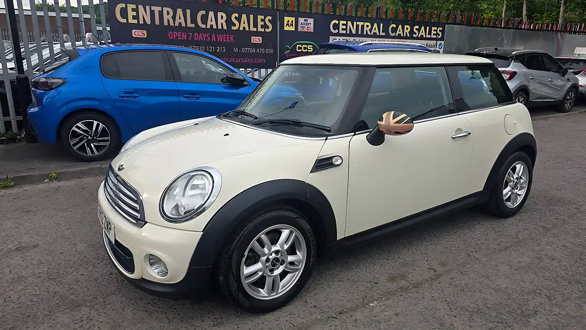 Used 2012 MINI Hatch One D White - Interior and Exterior details 12