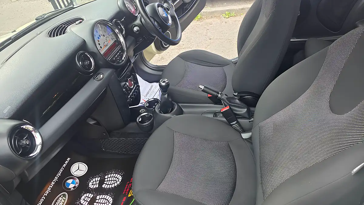 Used 2012 MINI Hatch One D White - Interior and Exterior details 14