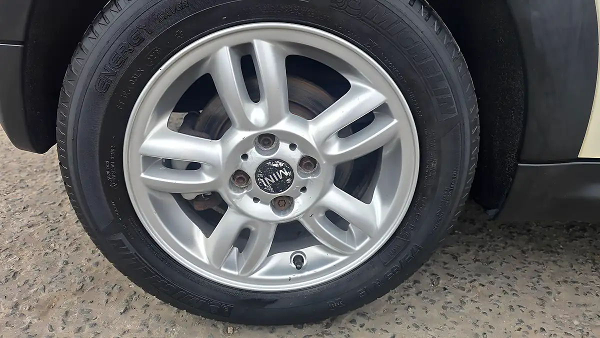 Used 2012 MINI Hatch One D White - Interior and Exterior details 20