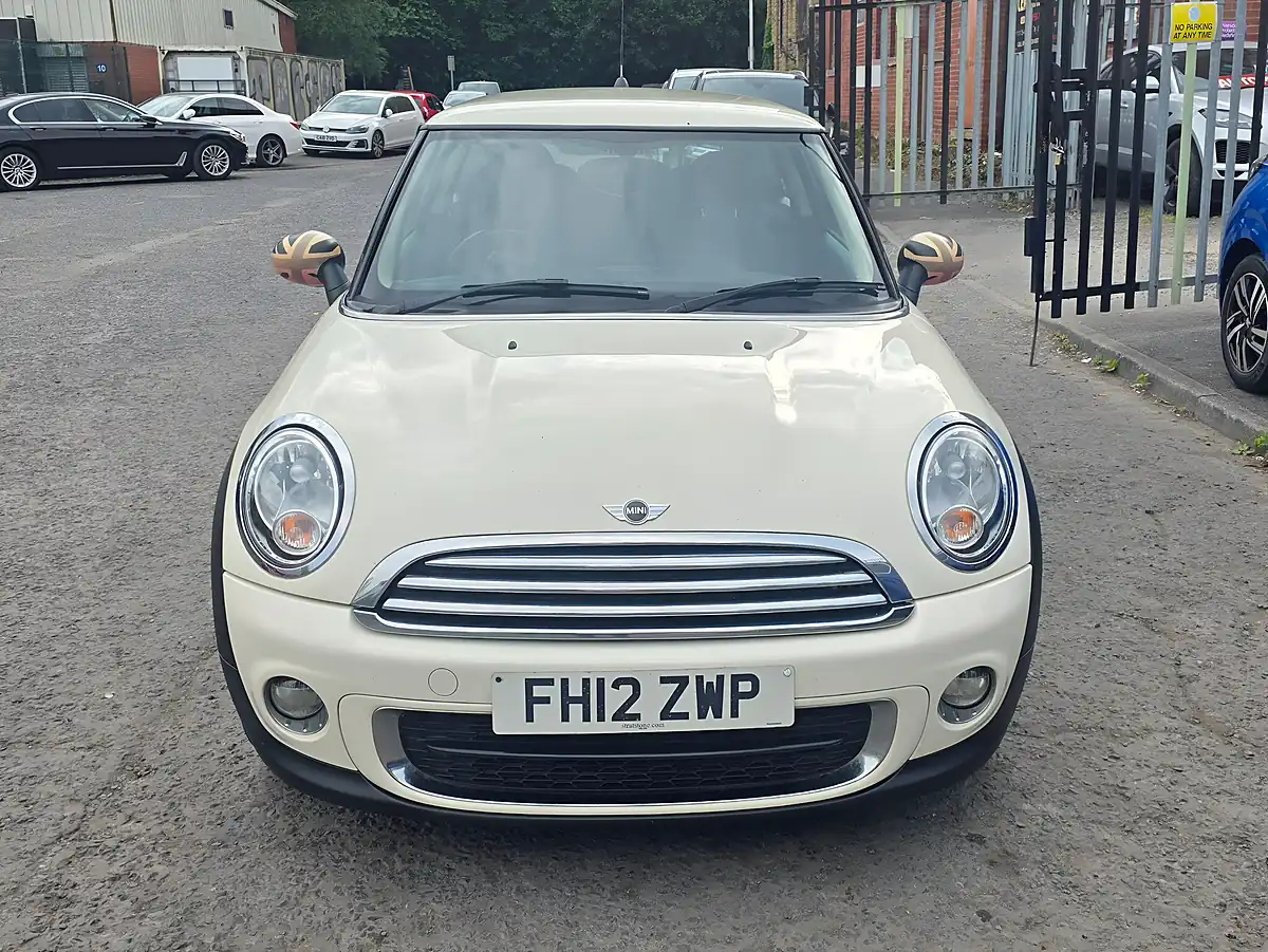 Used 2012 MINI Hatch One D White - Interior and Exterior details 3