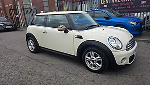 Used 2012 MINI Hatch One D White - Interior and Exterior details 4