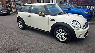 Used 2012 MINI Hatch One D White - Interior and Exterior details 5