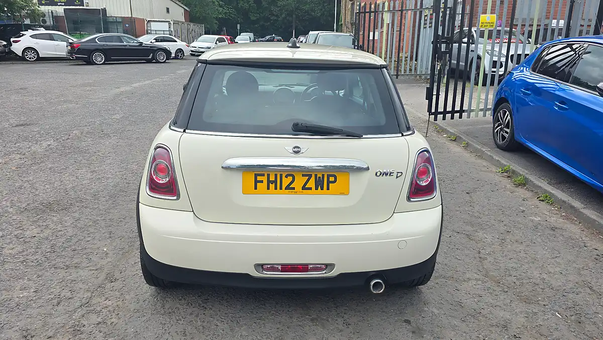Used 2012 MINI Hatch One D White - Interior and Exterior details 7