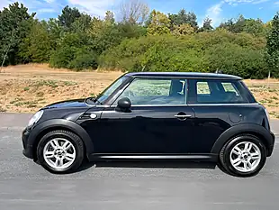 Used 2012 MINI Hatch One Midnight Black - Interior and Exterior details 4