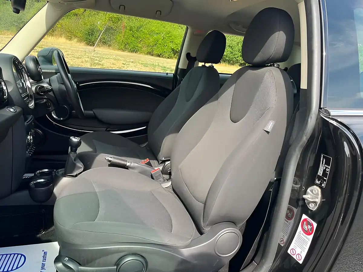 Used 2012 MINI Hatch One Midnight Black - Interior and Exterior details 7
