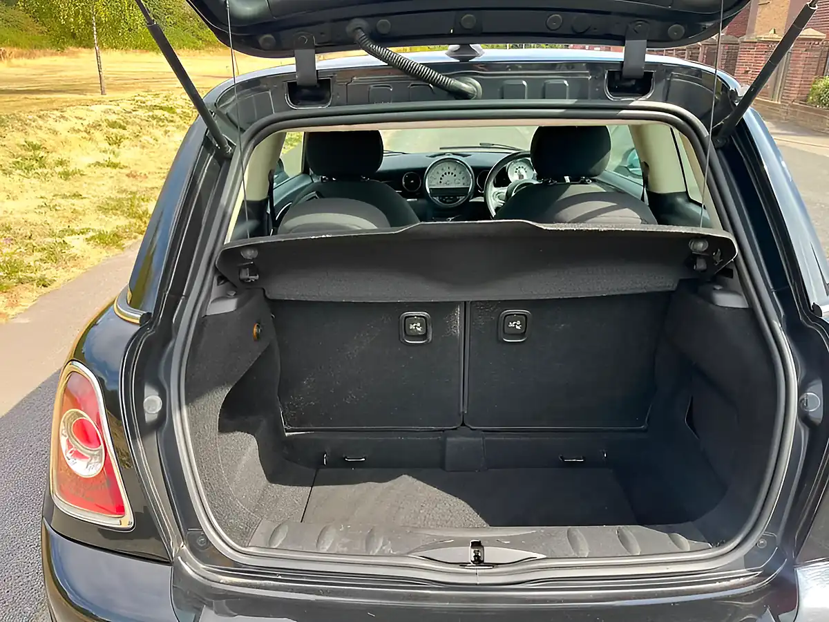 Used 2012 MINI Hatch One Midnight Black - Interior and Exterior details 9