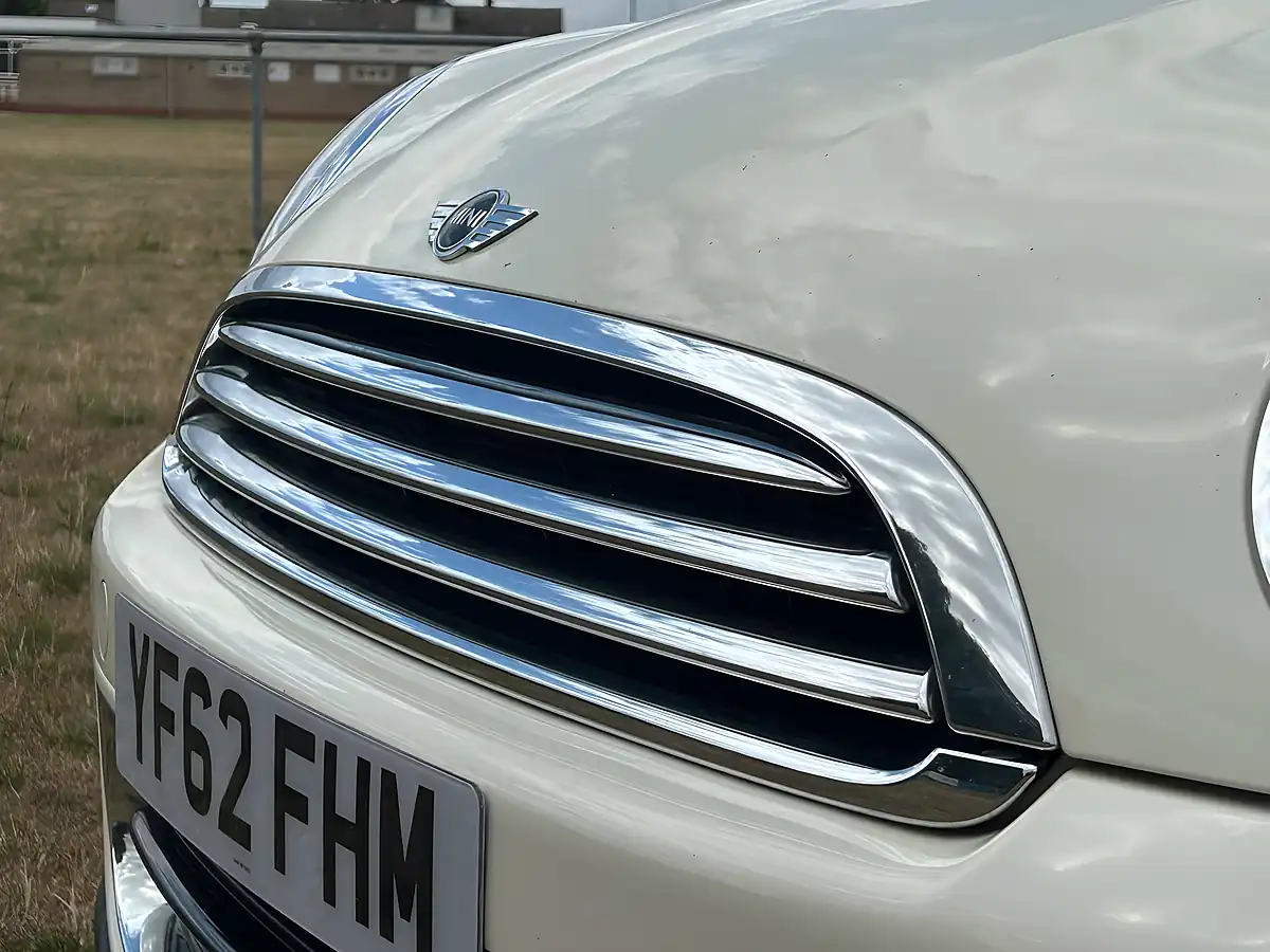 Used 2012 MINI Hatch One Pepper White - Interior and Exterior details 10