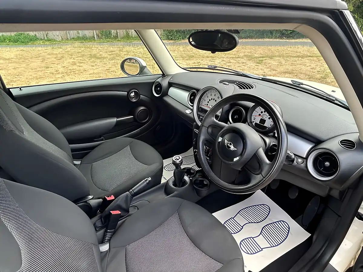 Used 2012 MINI Hatch One Pepper White - Interior and Exterior details 15