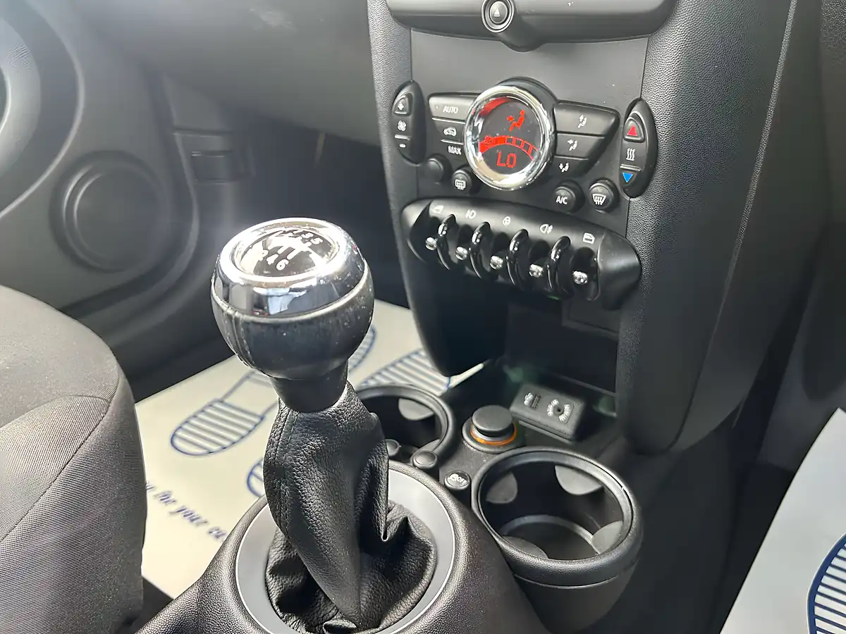 Used 2012 MINI Hatch One Pepper White - Interior and Exterior details 19