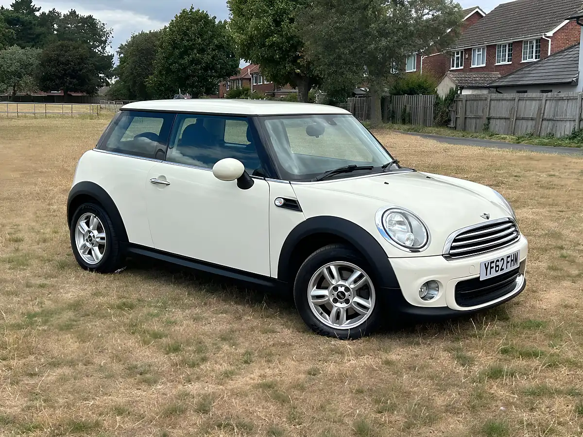Used 2012 MINI Hatch One Pepper White - Interior and Exterior details 2
