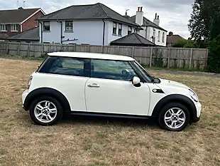 Used 2012 MINI Hatch One Pepper White - Interior and Exterior details 3