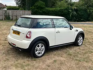 Used 2012 MINI Hatch One Pepper White - Interior and Exterior details 4