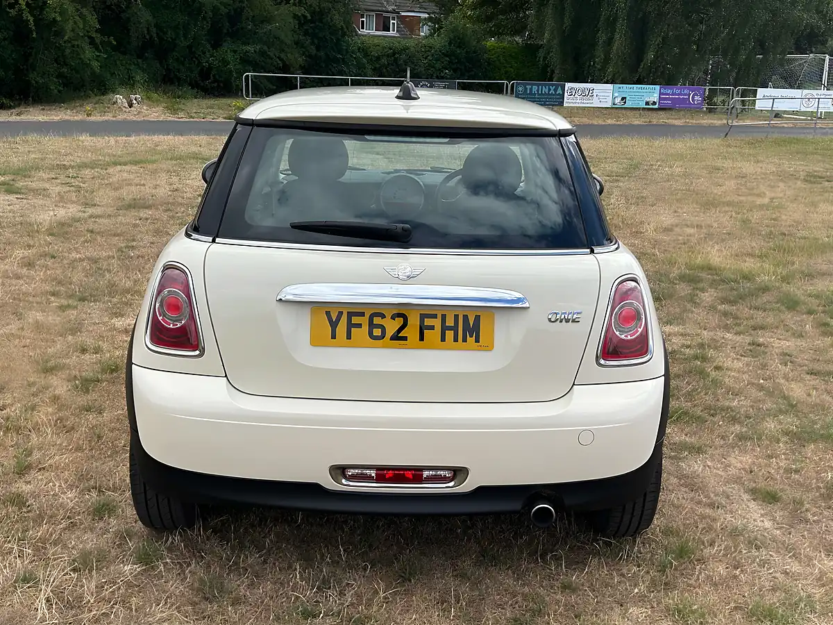 Used 2012 MINI Hatch One Pepper White - Interior and Exterior details 5