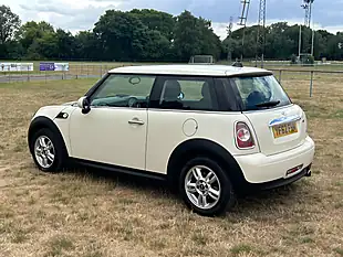 Used 2012 MINI Hatch One Pepper White - Interior and Exterior details 6