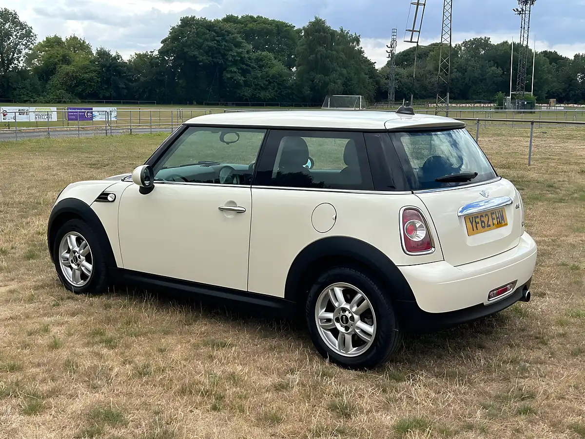 Used 2012 MINI Hatch One Pepper White - Interior and Exterior details 6