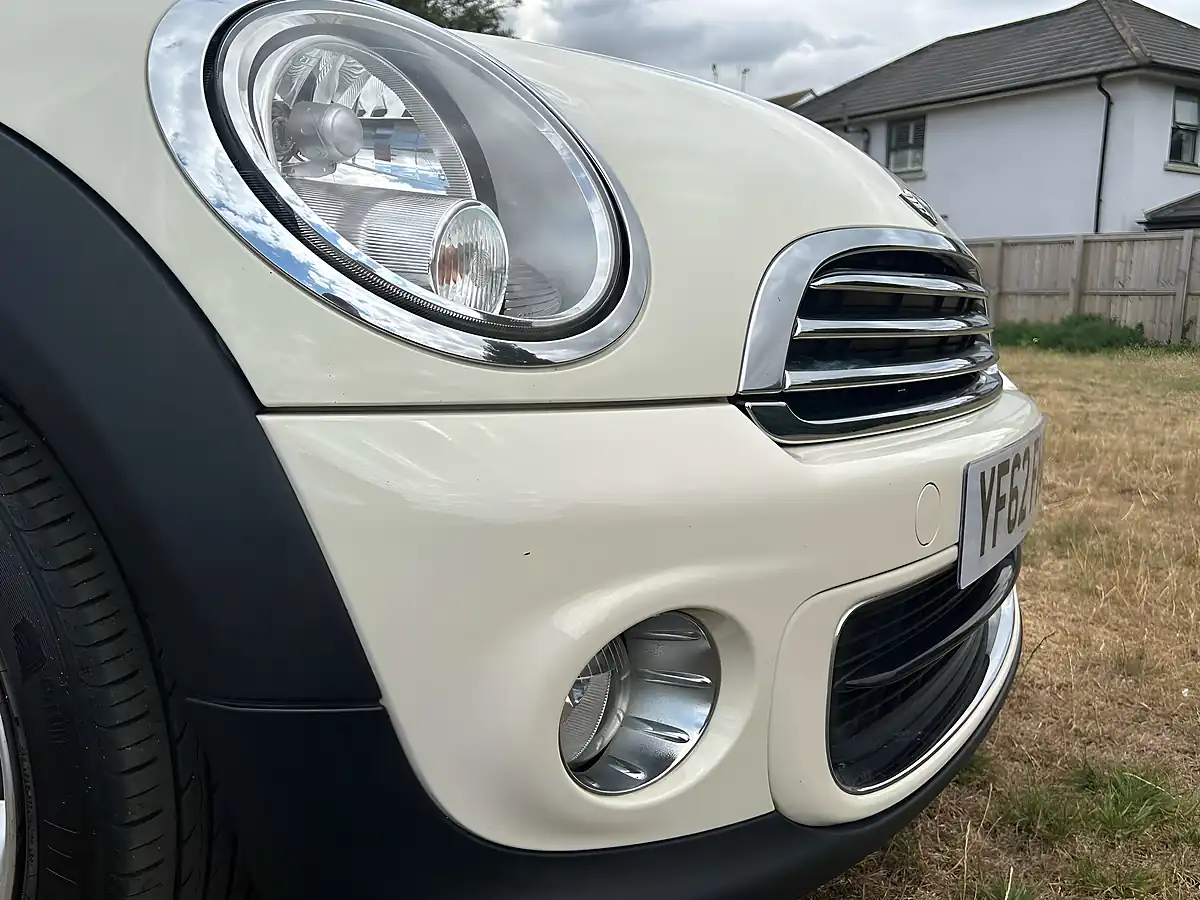 Used 2012 MINI Hatch One Pepper White - Interior and Exterior details 8