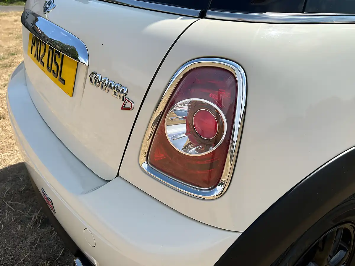 Used 2012 MINI Hatch One Pepper White - Interior and Exterior details 12