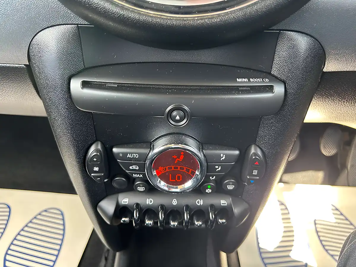 Used 2012 MINI Hatch One Pepper White - Interior and Exterior details 15