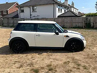 Used 2012 MINI Hatch One Pepper White - Interior and Exterior details 4