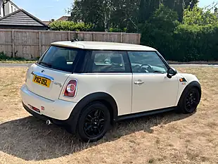Used 2012 MINI Hatch One Pepper White - Interior and Exterior details 5