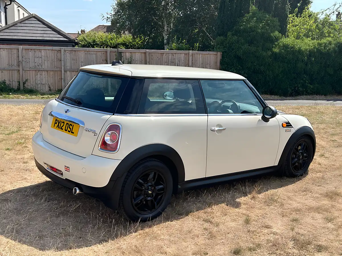 Used 2012 MINI Hatch One Pepper White - Interior and Exterior details 5
