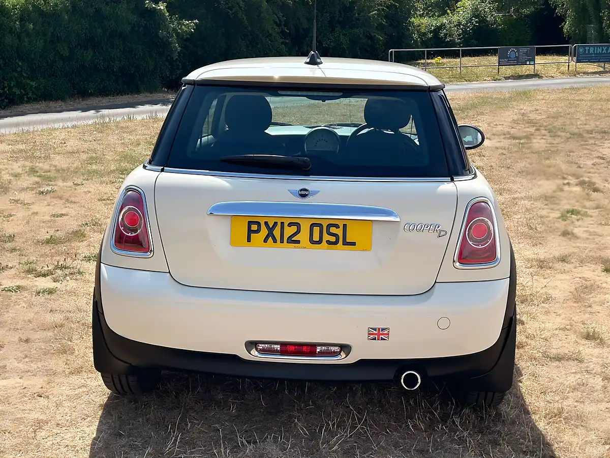 Used 2012 MINI Hatch One Pepper White - Interior and Exterior details 6