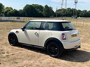 Used 2012 MINI Hatch One Pepper White - Interior and Exterior details 7